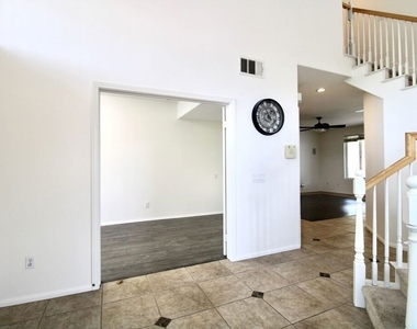 1124 Acapulco Avenue - Photo Thumbnail 4