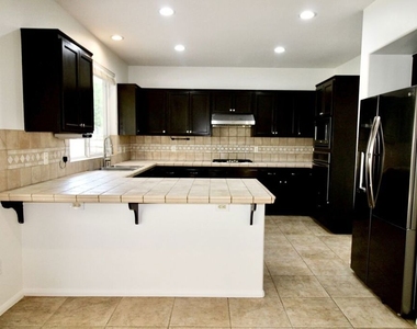 1124 Acapulco Avenue - Photo Thumbnail 11