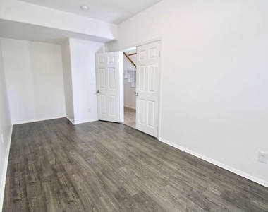 1124 Acapulco Avenue - Photo Thumbnail 5