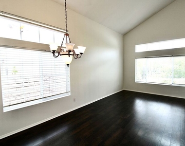 1124 Acapulco Avenue - Photo Thumbnail 16
