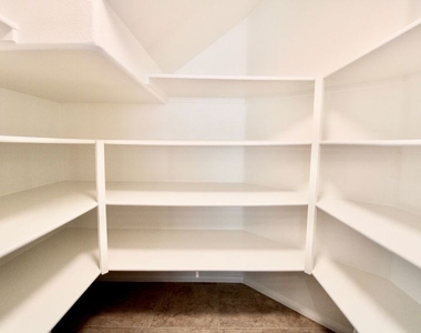 1124 Acapulco Avenue - Photo Thumbnail 14