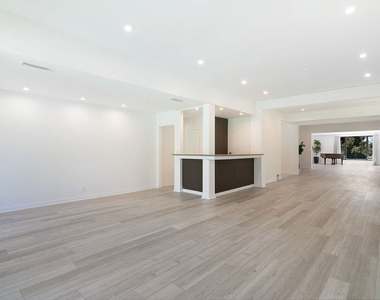 508 N Canon Drive - Photo Thumbnail 6