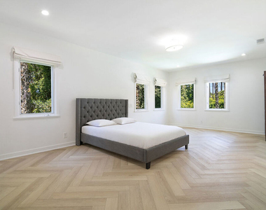 508 N Canon Drive - Photo Thumbnail 21