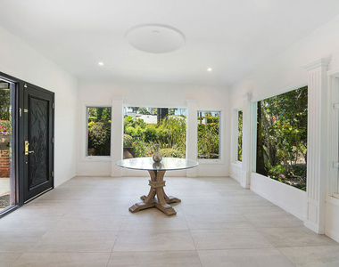 508 N Canon Drive - Photo Thumbnail 4