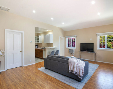 508 N Canon Drive - Photo Thumbnail 29