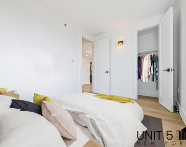 1312 Lincoln Place - Photo Thumbnail 3