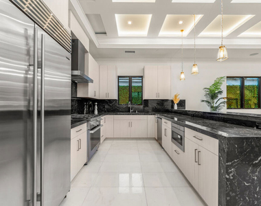 9511 National Boulevard - Photo Thumbnail 7