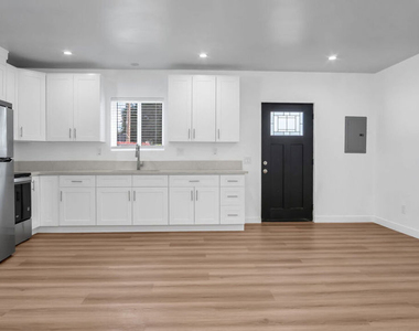 15559 Three Palms Street - Photo Thumbnail 3