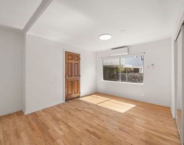 1538 N Mariposa Avenue - Photo Thumbnail 9