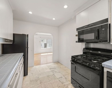 1538 N Mariposa Avenue - Photo Thumbnail 8