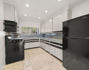 1538 N Mariposa Avenue - Photo Thumbnail 6
