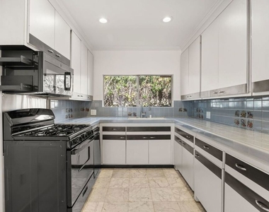 1538 N Mariposa Avenue - Photo Thumbnail 7