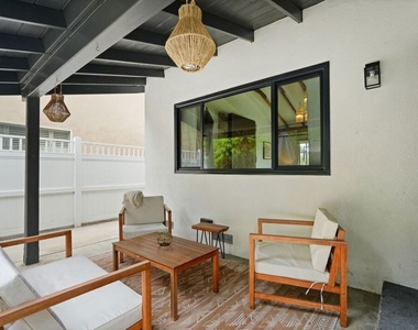 6558 Lasaine Avenue - Photo Thumbnail 20