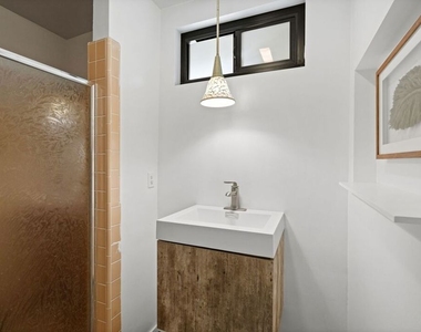 6558 Lasaine Avenue - Photo Thumbnail 27