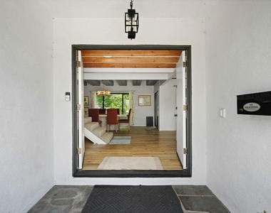 6558 Lasaine Avenue - Photo Thumbnail 6