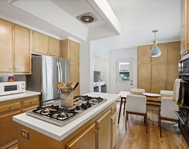 6558 Lasaine Avenue - Photo Thumbnail 19