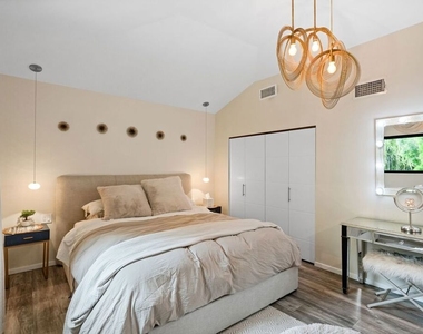 6558 Lasaine Avenue - Photo Thumbnail 31