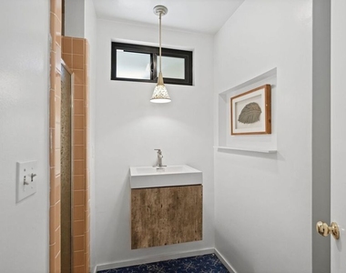 6558 Lasaine Avenue - Photo Thumbnail 26