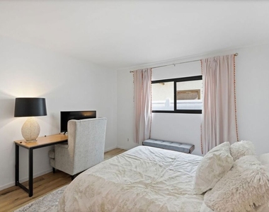 6558 Lasaine Avenue - Photo Thumbnail 23