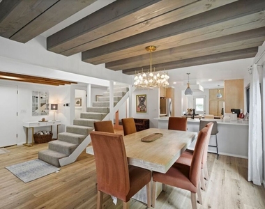 6558 Lasaine Avenue - Photo Thumbnail 11