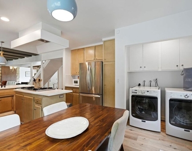 6558 Lasaine Avenue - Photo Thumbnail 22