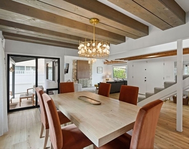 6558 Lasaine Avenue - Photo Thumbnail 12