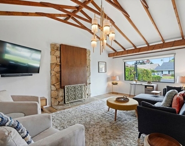 6558 Lasaine Avenue - Photo Thumbnail 10