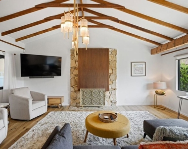 6558 Lasaine Avenue - Photo Thumbnail 5