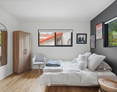 6558 Lasaine Avenue - Photo Thumbnail 8