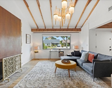 6558 Lasaine Avenue - Photo Thumbnail 4