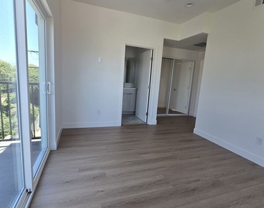 10827 1/2 Peach Grove Street - Photo Thumbnail 17