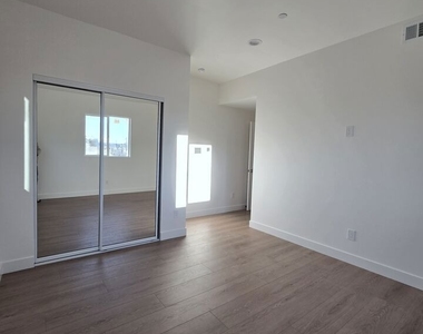 10829 Peach Grove Street - Photo Thumbnail 15