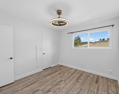8009 Calle Fanita - Photo Thumbnail 18