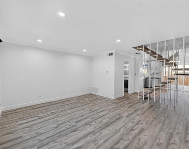 8009 Calle Fanita - Photo Thumbnail 5