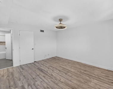 8009 Calle Fanita - Photo Thumbnail 16