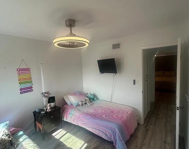 8009 Calle Fanita - Photo Thumbnail 14