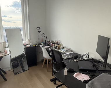 555 West 38th Street - Photo Thumbnail 5