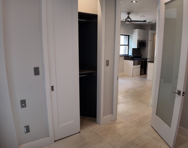 West 52nd Street - Photo Thumbnail 7