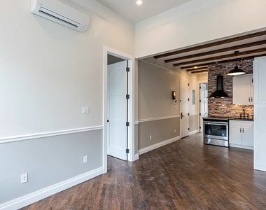 77 Graham Avenue - Photo Thumbnail 9