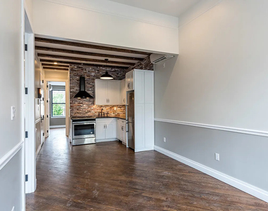 77 Graham Avenue - Photo Thumbnail 1