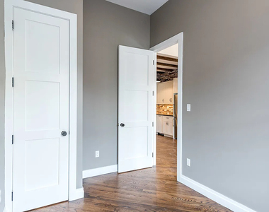 77 Graham Avenue - Photo Thumbnail 4