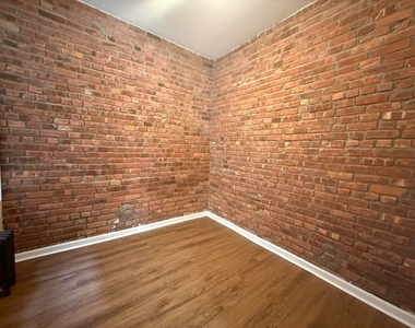 329 Union Street - Photo Thumbnail 4