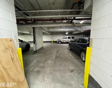 E 39th St - Photo Thumbnail 13