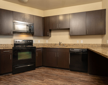 1111 S Main St - Photo Thumbnail 6