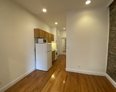 237 E 58th St - Photo Thumbnail 8