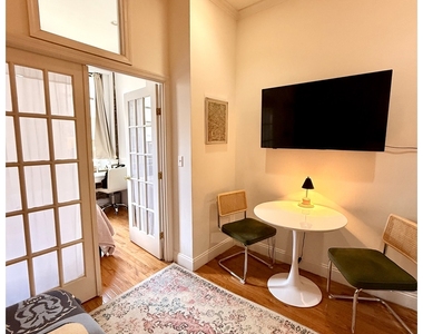 237 E 58th St - Photo Thumbnail 4