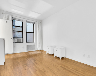 East 70th Street - Photo Thumbnail 5