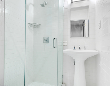 East 70th Street - Photo Thumbnail 7