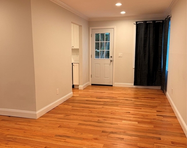 43 Lakewood Avenue - Photo Thumbnail 3