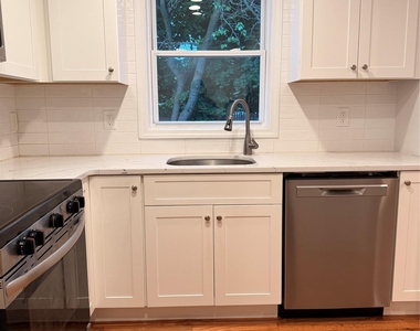 43 Lakewood Avenue - Photo Thumbnail 4